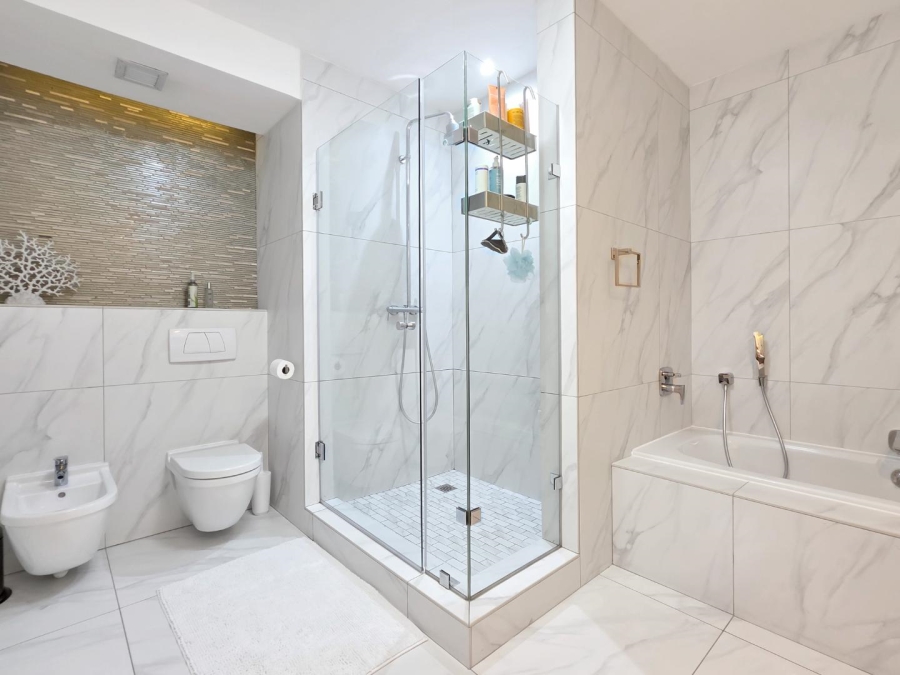 3 Bedroom Property for Sale in Mouille Point Western Cape